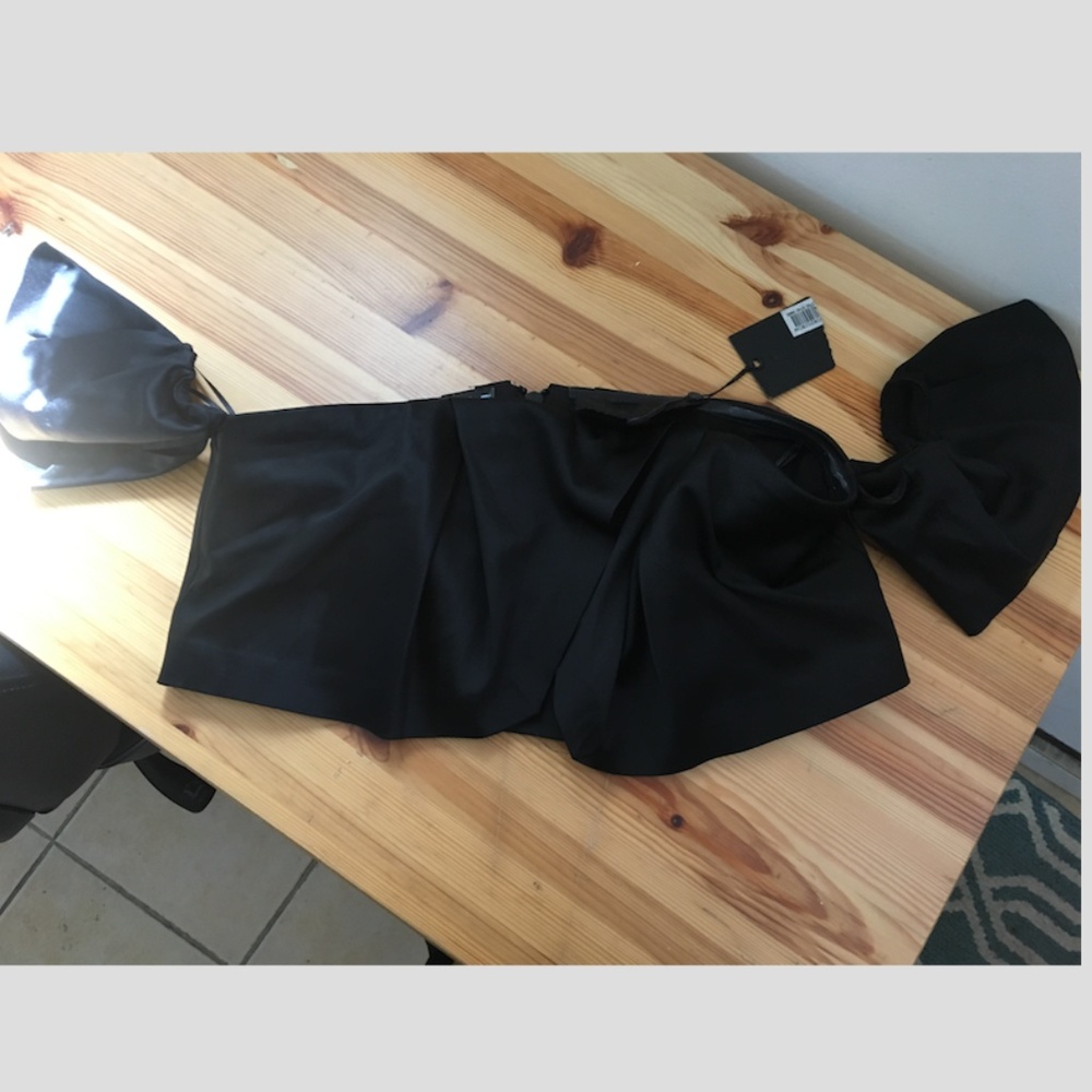 Kendall+Kylie black crop top